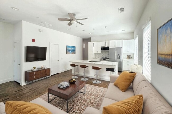 Photo - 1931 N Prairie Ave