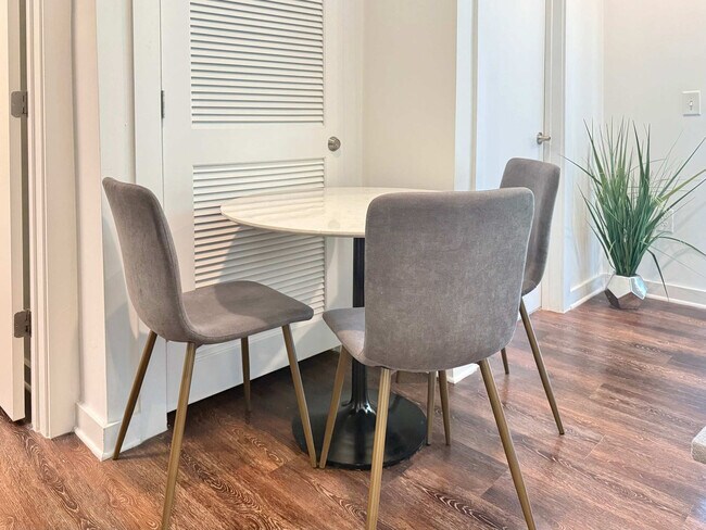 Photo - 542 Boulevard NE Unit ID1299423P