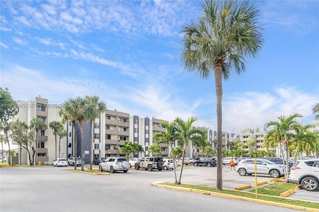 Building Photo - 10000 NW 80th Ct Unit 2162