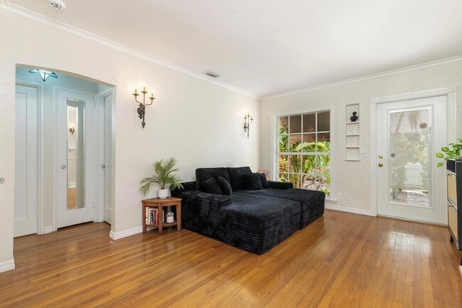 Photo - 341 Nottingham Blvd