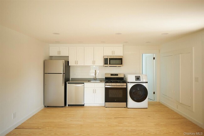 Photo - 5728 209 Unit 6D