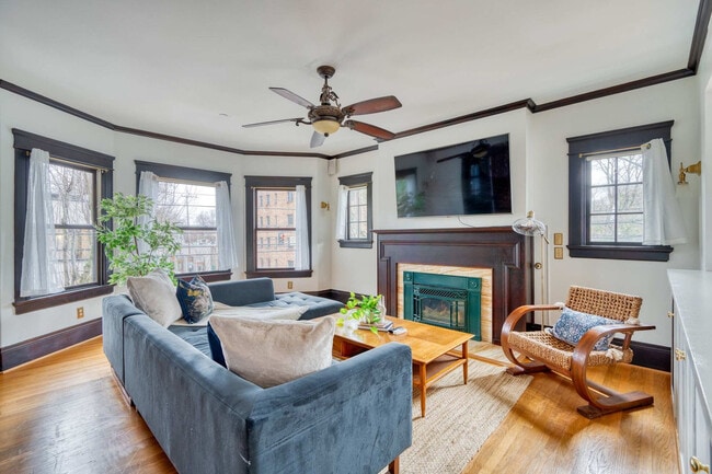 Building Photo - 2104 NW Everett St Unit ID1309885P