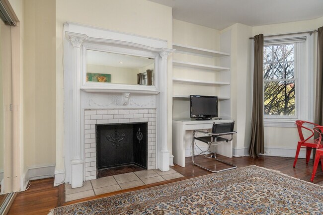 Building Photo - 2633 Adams Mill Rd NW Unit ID1034722P