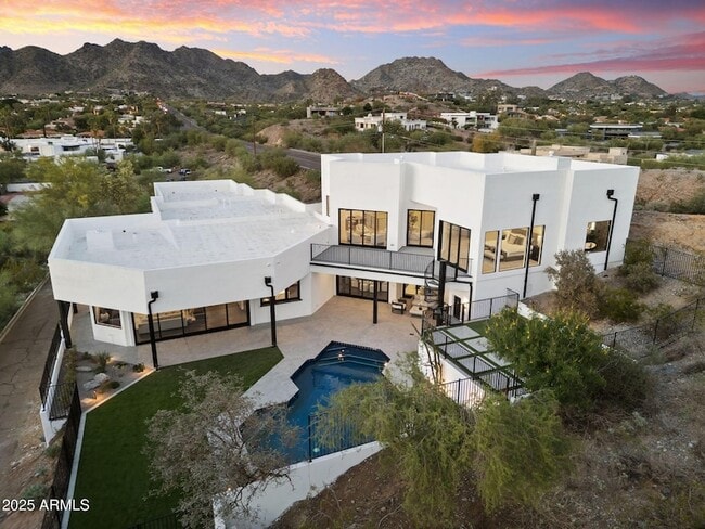Building Photo - 3135 E Palo Verde Dr