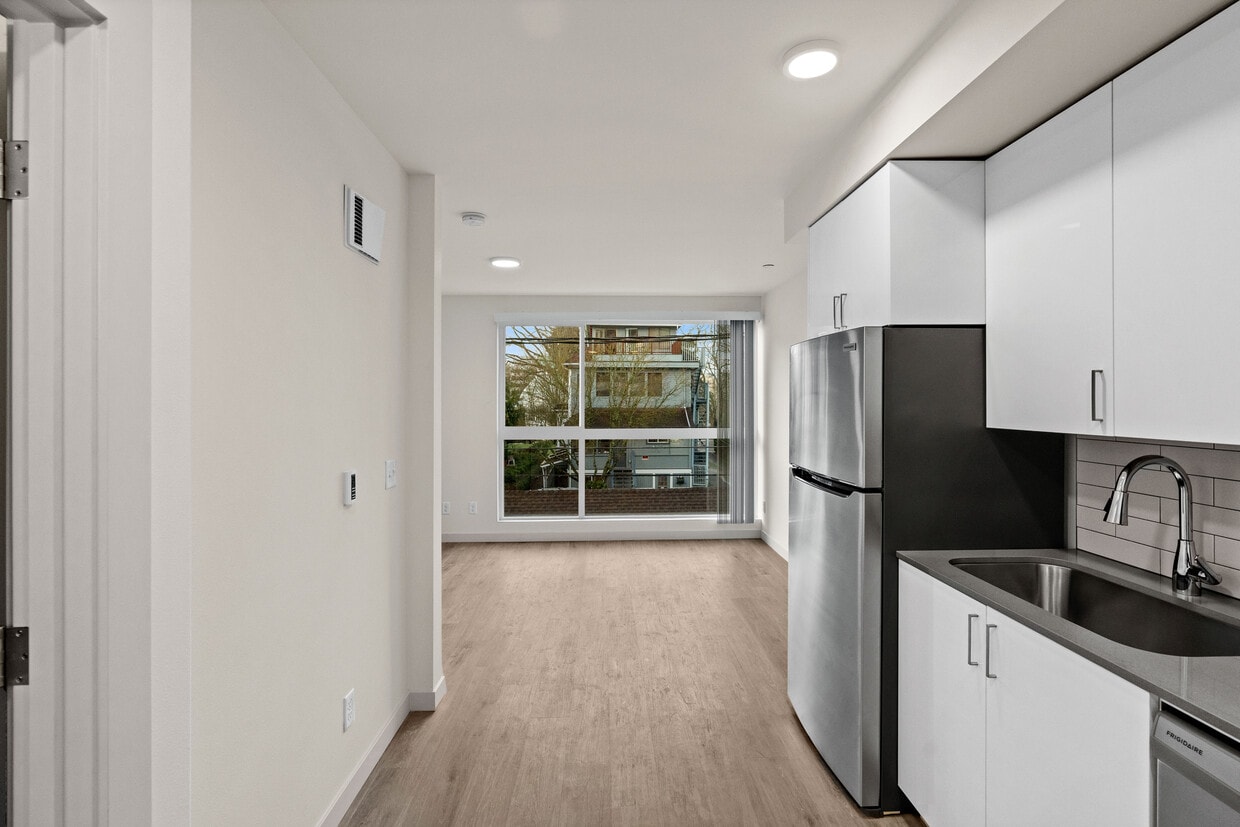 Studio Standard Entry - Studio Standard