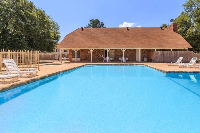 Photo - Camelot Apartments - Brownwood