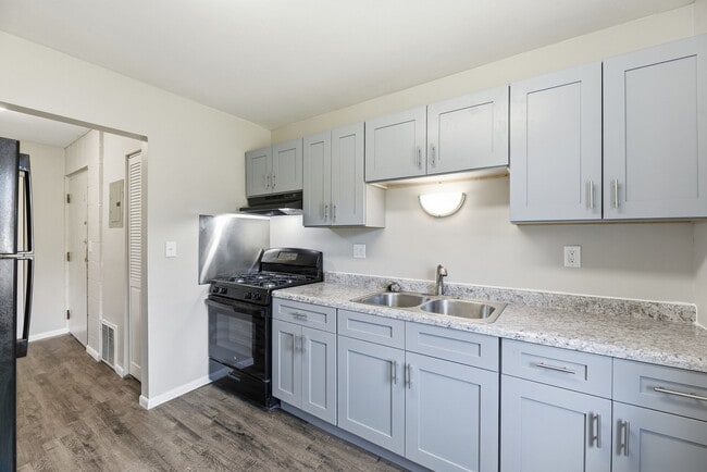 Pin Oak Manor Apartments - Pin Oak Manor Apartments