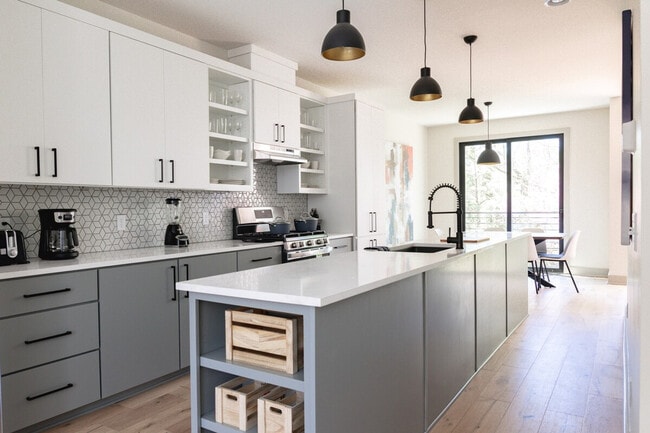 Photo - 315 NE Burwood Mews Unit ID1221845P