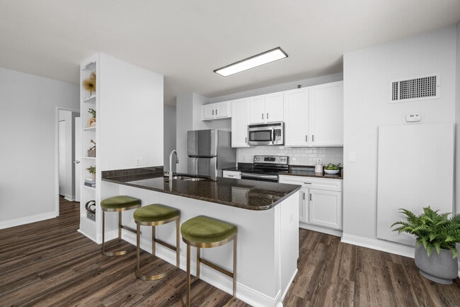 Photo - Clayton on the Park