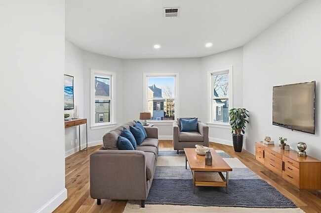 Building Photo - 438 Talbot Ave Unit 2