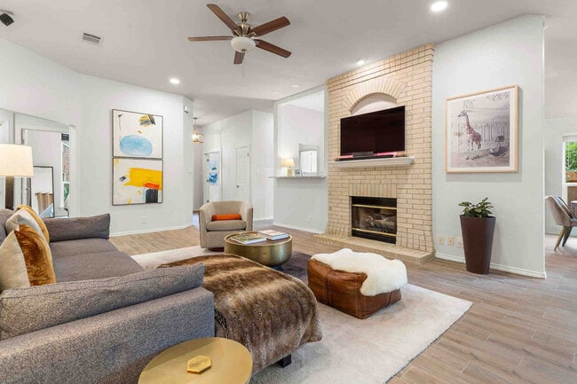 Building Photo - 1008 Pebble Brook Rd Unit SI ID1608774P