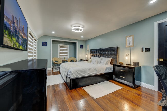 Photo - 3855 Grosvenor Rd Unit ID1061072P