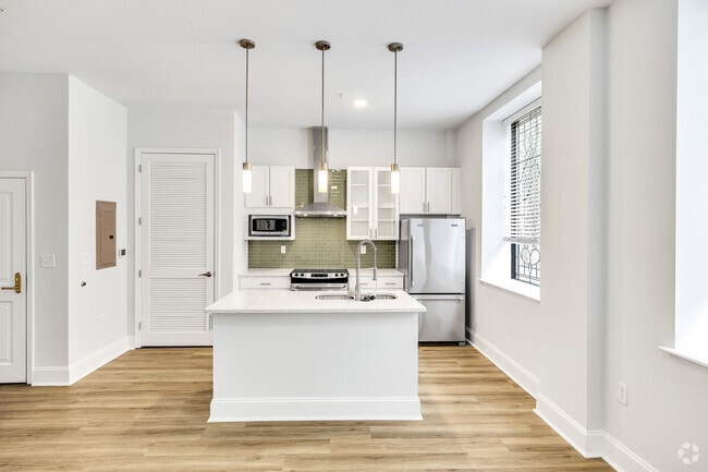 1BR, 1BA - 670SF - The Alexander - Kitchen - The James