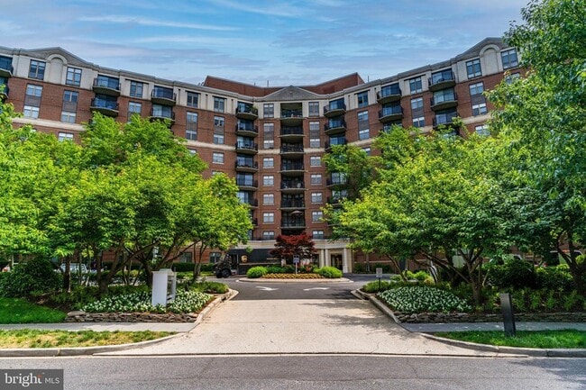 Building Photo - 3401 38th St NW Unit 407