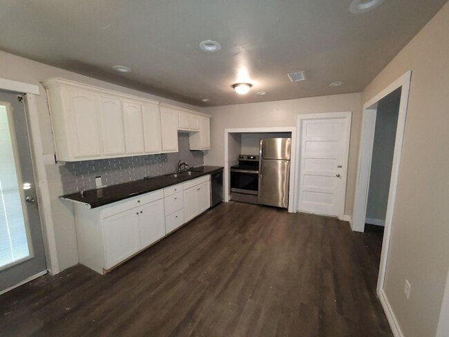 Photo - 2425 8th Ave
