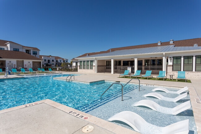 Building Photo - Palisades at Surf City