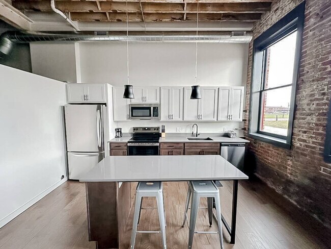 Photo - 403 W 4th St N Unit SI ID1534862P