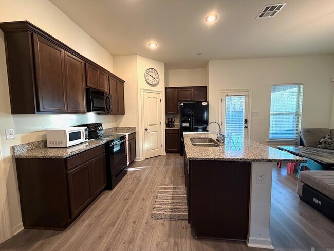 Photo - 40087 Trace Ave