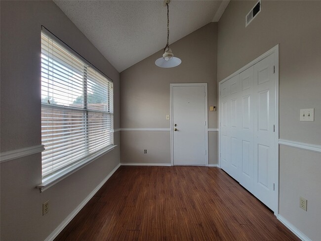 Photo - 2104 Birch Bend