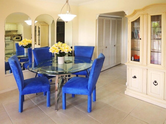 Building Photo - 135 Salisbury F Unit 135