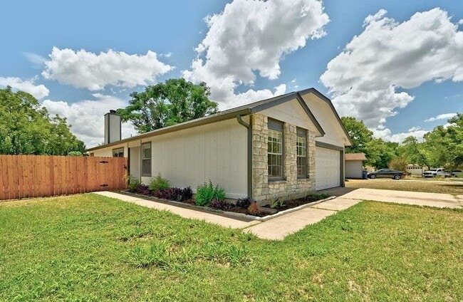 Photo - 9601 Holly Springs Dr