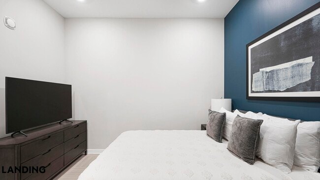 Photo - 600 19th St N Unit 203