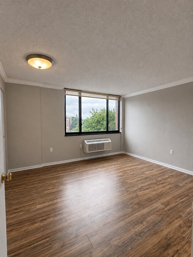 2BR, 1BA - 832SF - Bedroom 1 - 360 Main