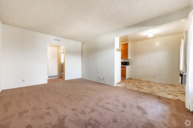 1BR, 1BA - 725SF - Living Room - Foothill Terrace