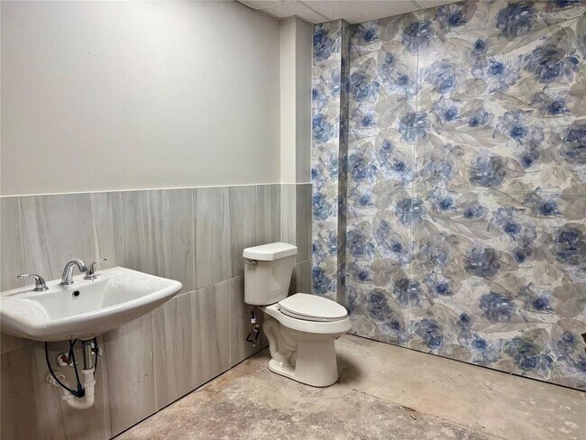 Photo - 611 W Chickasha Ave