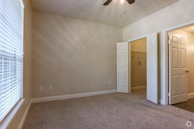 1 BR, 1 BA - 667 SF - Lexington Apartments