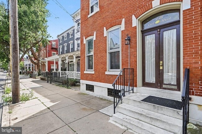 Photo - 136 E Lemon St