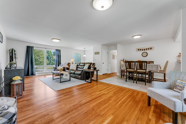 Photo - 521 Woodhaven Dr Unit ID1308987P