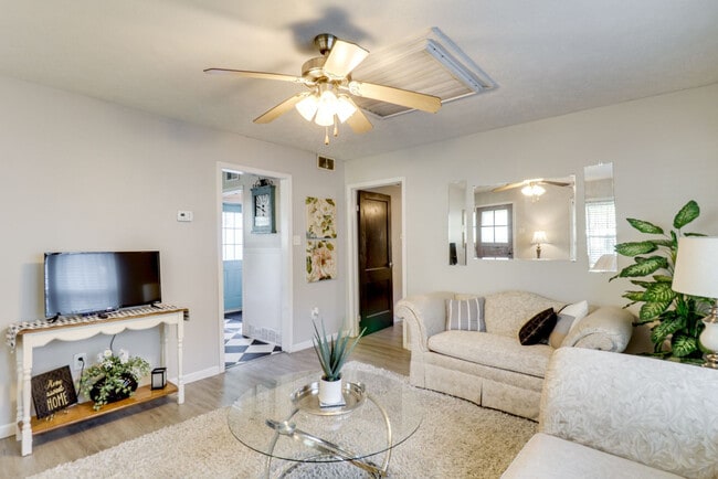 Building Photo - 1115 N Illinois Ave Unit SI ID1546232P