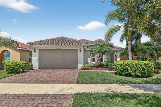 Building Photo - 9624 SW Royal Poinciana Dr