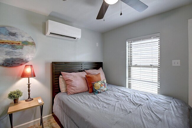 Photo - 134 N Alister St Unit SI ID1023222P