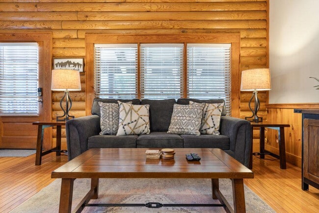 Building Photo - 741 Golf View Blvd Unit ID1266614P