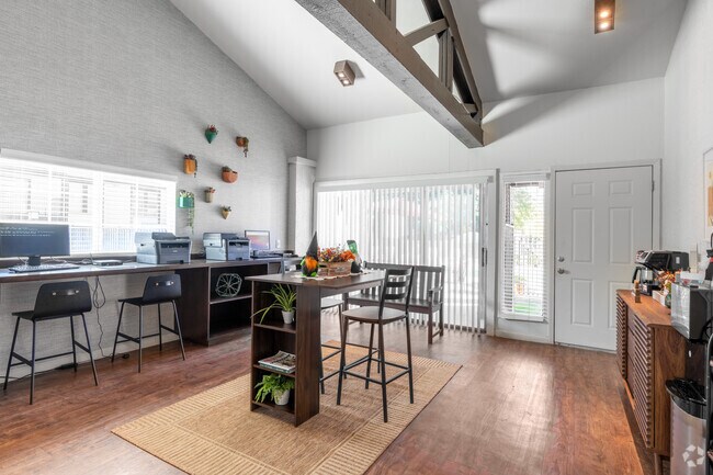 Business Center - SUN HOLLOW