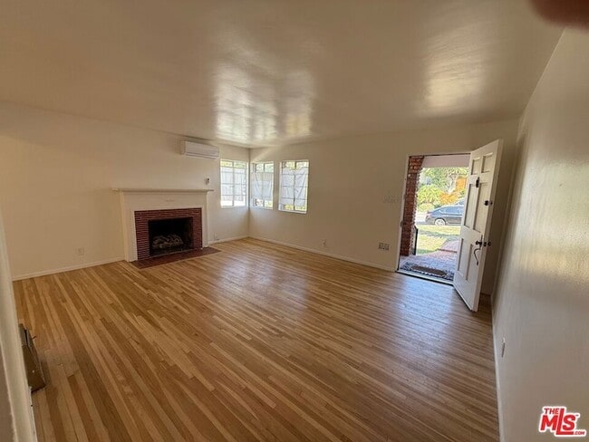 Photo - 3237 Midvale Ave