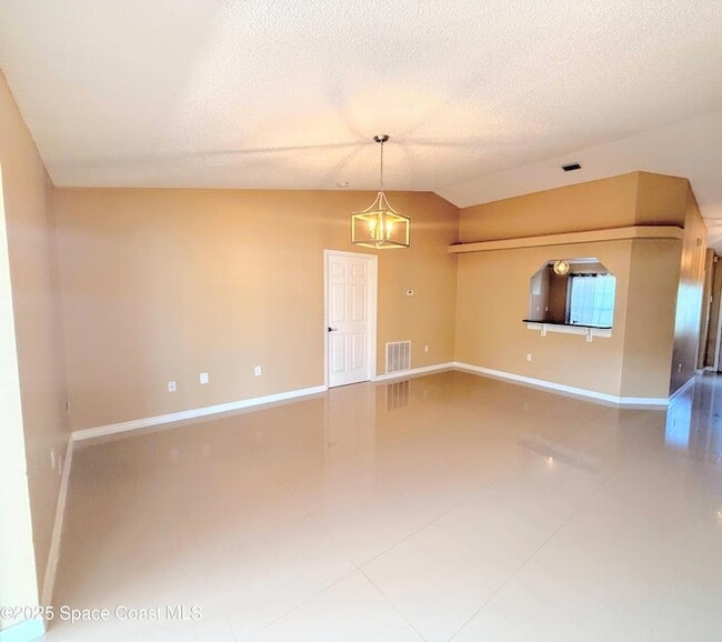 Photo - 2075 4th Ave SW