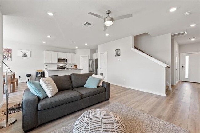 Photo - 1128 Amistad Lp