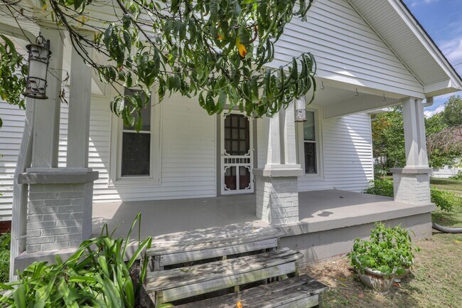 Photo - 308 Elm Ave