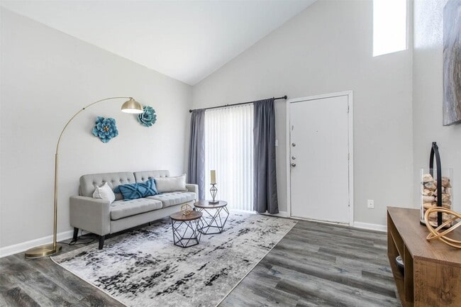 Building Photo - 18001 Cypress Trace Rd Unit 3503