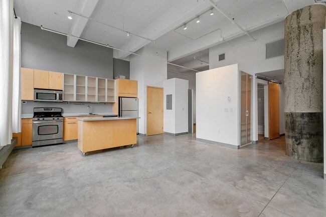 Photo - 700 N Washington Ave
