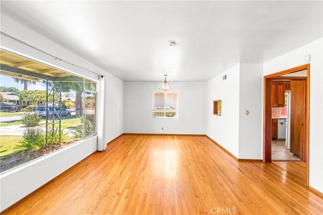 Photo - 454 N Shattuck Pl