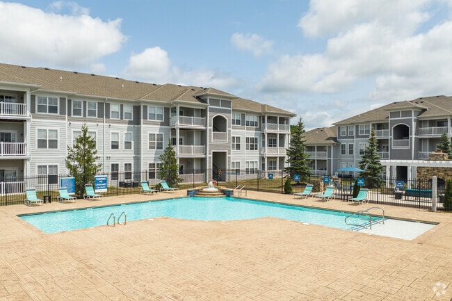 Building Photo - OAK CROSSING