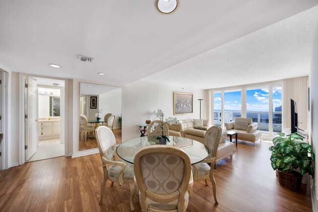 Building Photo - 1717 N Bayshore Dr Unit ID1054117P