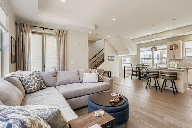 Photo - 5372 Allison St Unit ID1338729P