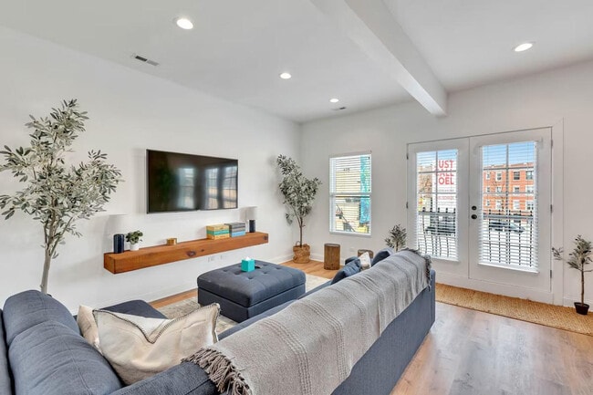 Building Photo - 3452 N Clark St Unit ID1255737P