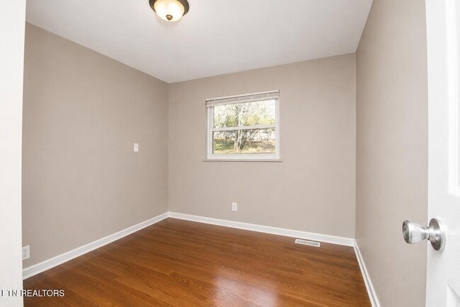 Photo - 3253 Buffat Mill Rd