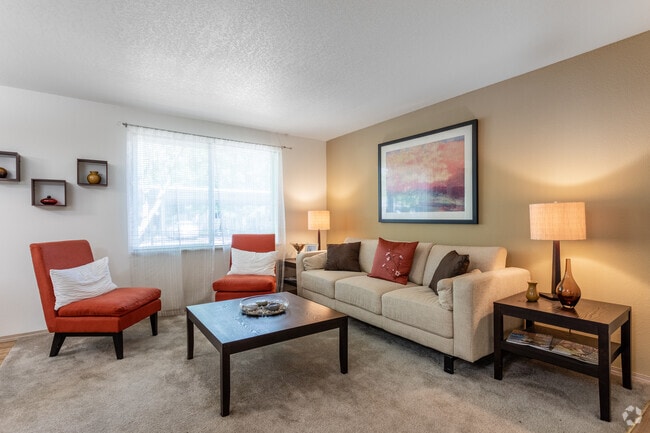 2BR, 1BA - 843 SF - The Crossings